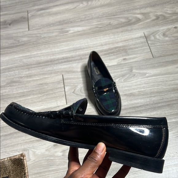 G H Bass & Co Weejuns Black and Green Plaid Loafers (9) - Picture 5 of 14